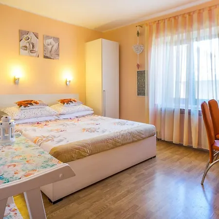 And With Parking Space Vrbnik, Krk - 5302 Pensionat 3*