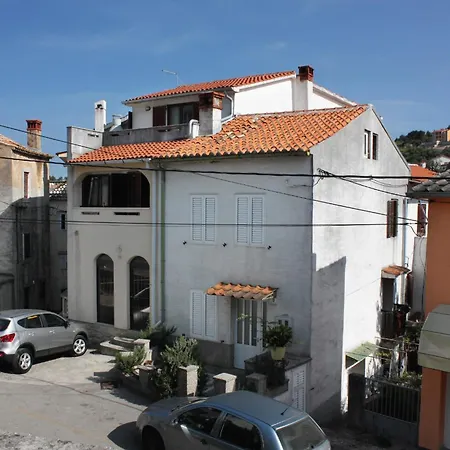 And With Parking Space Vrbnik, Krk - 5302 Guest house Vrbnik (Primorje-Gorski Kotar)