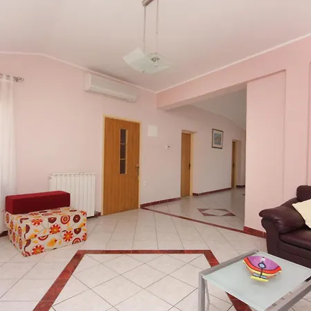 And With Parking Space Vrbnik, Krk - 5302 Guest house Vrbnik (Primorje-Gorski Kotar)