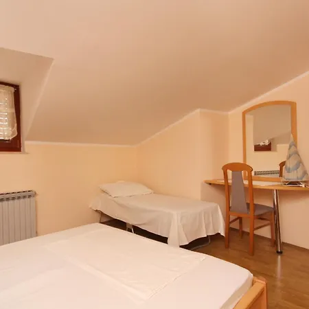 And With Parking Space Vrbnik, Krk - 5302 Pensjonat 3*